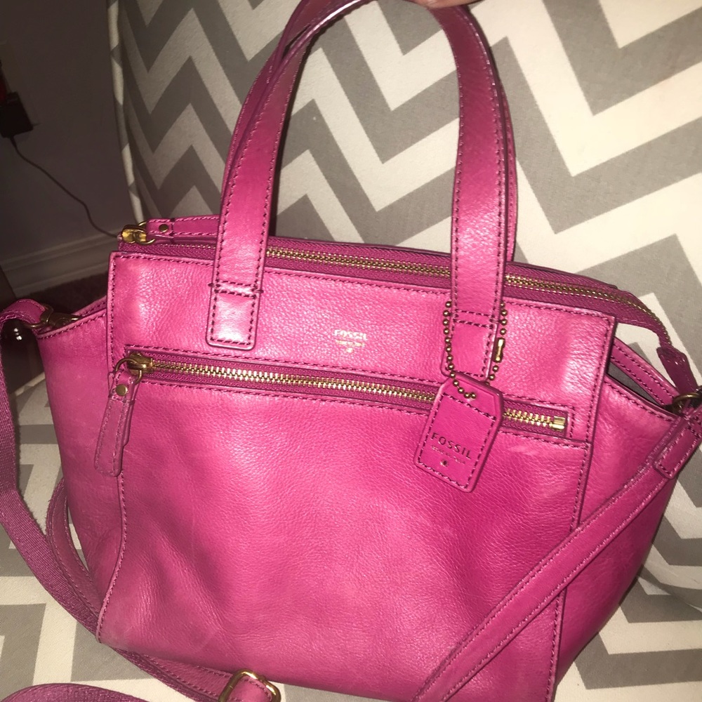 Fossil Crossbody Purse, Magenta color!!